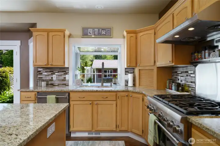 Refreshed kitchen in 2018 with stainless appliances, new backsplash and hardwood floors refinished and stained. Refreshed kitchen in 2018 with stainless appliances, new backsplash and hardwood floors refinished and stained.