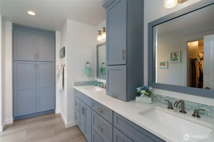Primary bathroom with LVP flooring, custom walk in shower, new cabinetry and quartz counter tops done in 2019. Primary bathroom with LVP flooring, custom walk in shower, new cabinetry and quartz counter tops done in 2019.