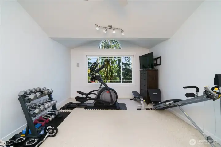 Photo showing half of the large upstairs bonus room. Photo showing half of the large upstairs bonus room.