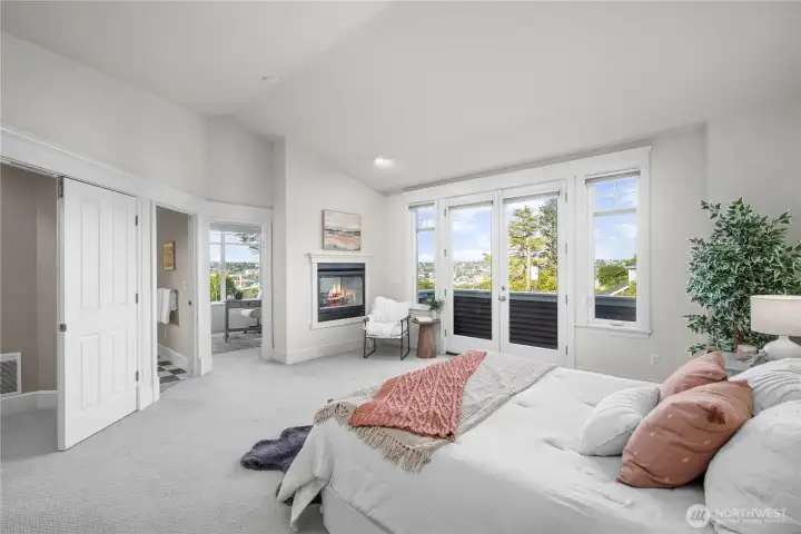 Wake up in the morning and enjoy the view of the beautiful bay and Seattle skyline.