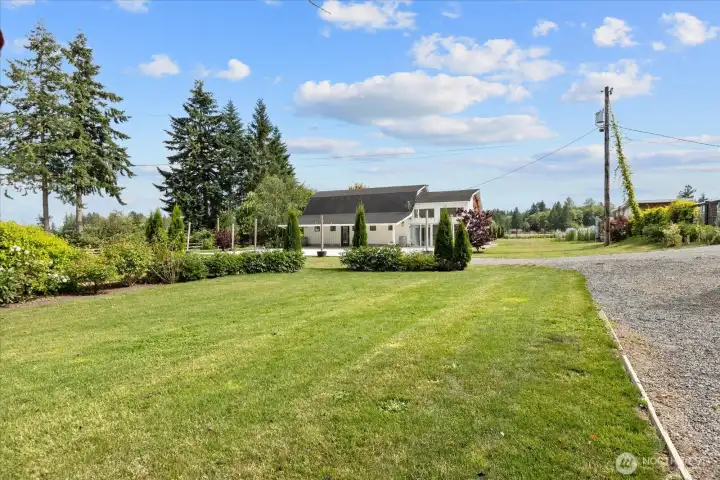 Large area for entertaining! Large area for entertaining!