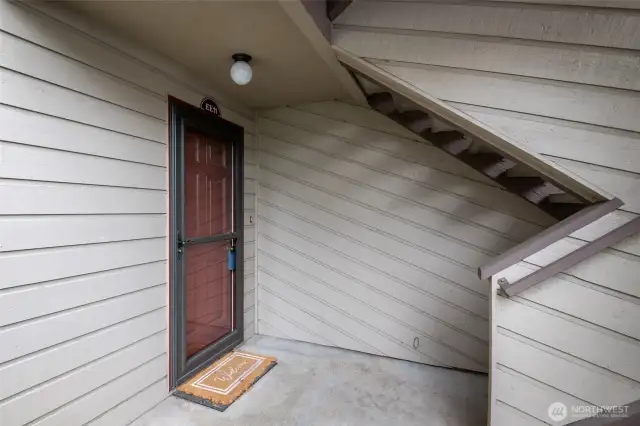 Welcome to unit EE11 in the quiet Sunwood Condominiums!