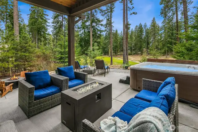 Seating, fireplace, hot tub...all inclusive!