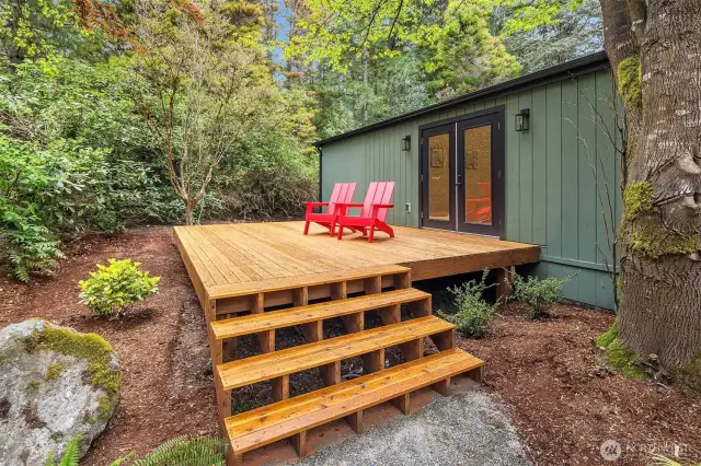 Massive deck w privacy