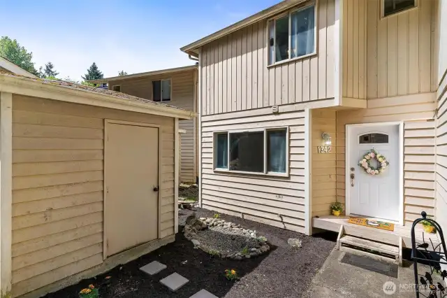 Private Storage Shed / Entrance