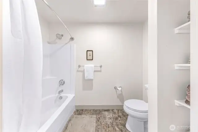 Tub/shower, towel shelves.