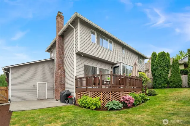 Entertaining Deck and patio.