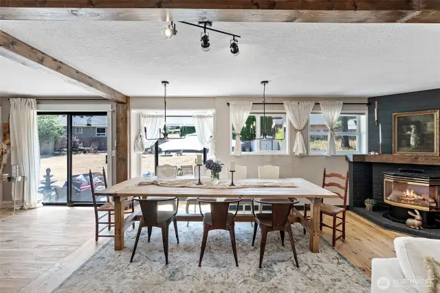 This is a 10 ft table!  Imagine the gatherings you can have in this room!