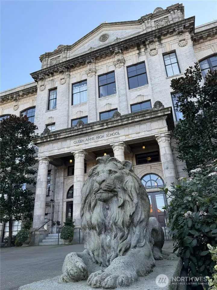 Queen Anne HS Condo Galer St Entrance