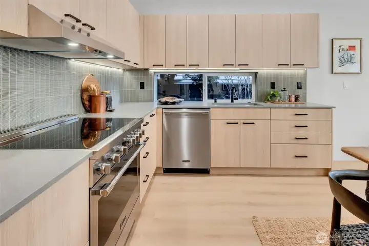 High-end 6 -burner induction range