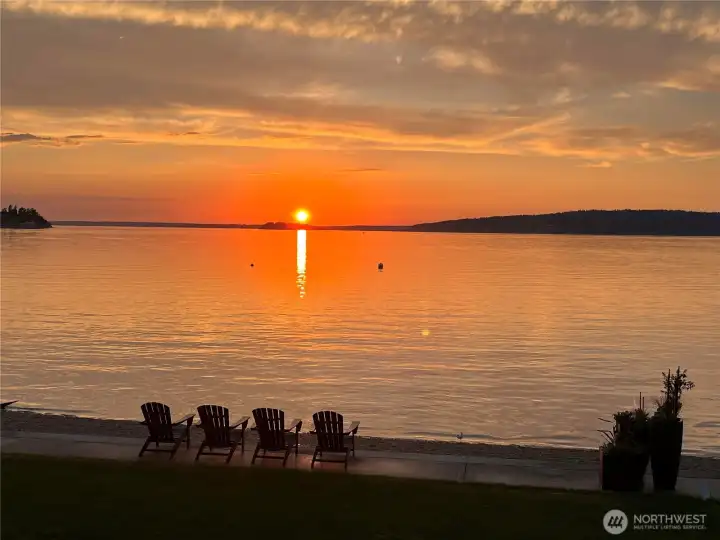 Front-row sunsets from your private beachfront — where the sky ignites over Utsalady Bay and evenings end with the sound of the tide at your doorstep.