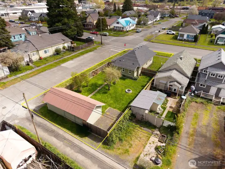 Right on the Historic N Tower Ave, steps to downtown!