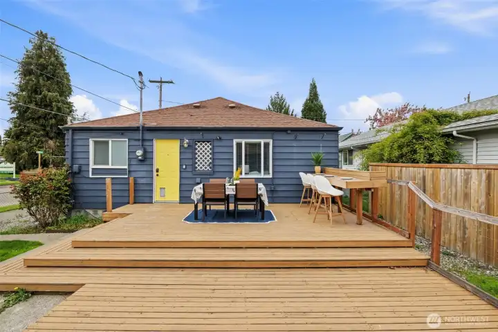 Tiered deck offering separate zones for gatherings and lounging