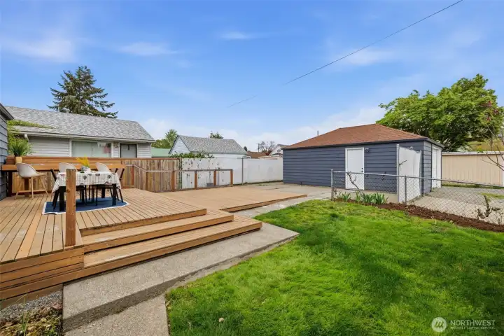 Detached 1-car garage conveniently located just steps from the home