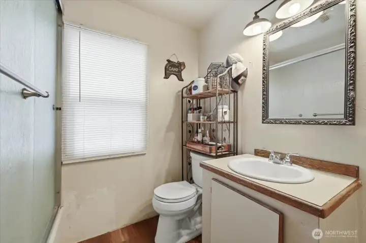 Full bathroom Full bathroom