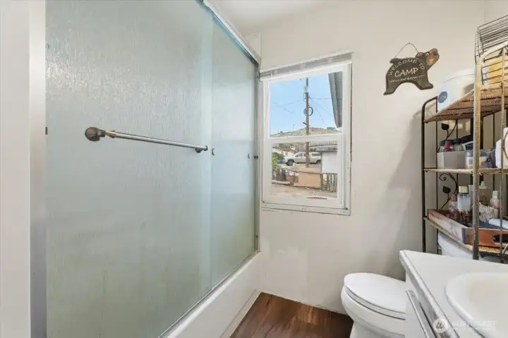 Full bathroom Full bathroom