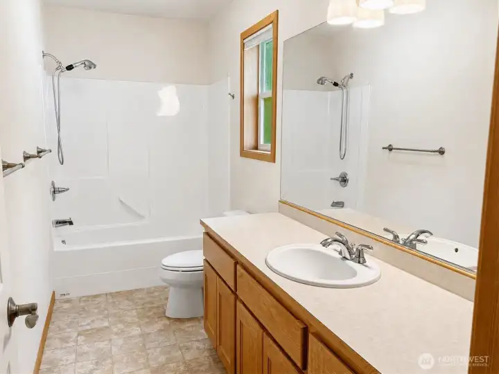 Upstairs full Bathroom Upstairs full Bathroom