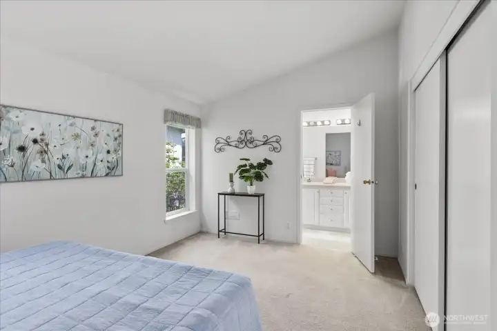 Large primary suite with an ensuite bathroom and walk-in closet.