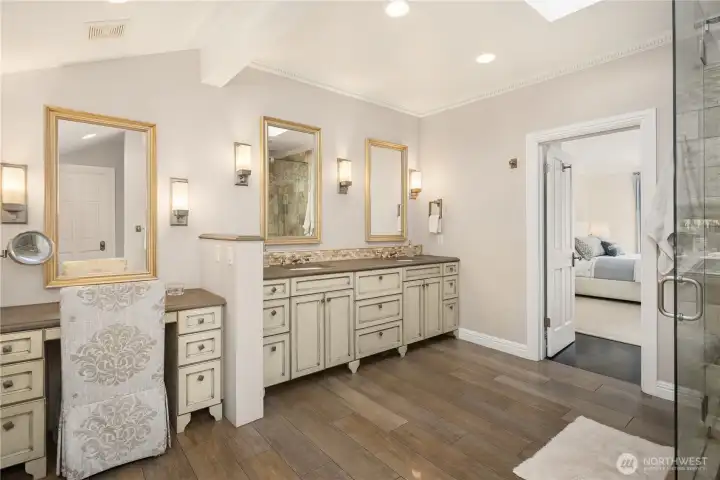 Double sinks and a vanity for make up & hair... Double sinks and a vanity for make up & hair...