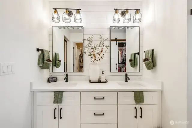 Primary bath vanity, tiled to ceiling