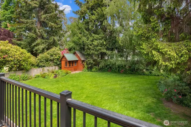 Your own park! Private, fenced and perfect for summer!
