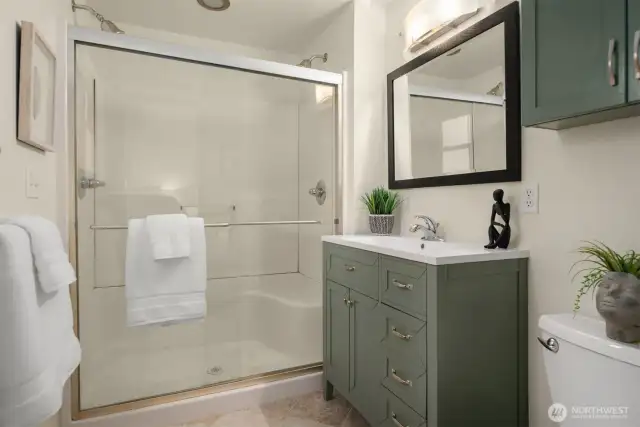 Updated primary suite 3/4 bath.