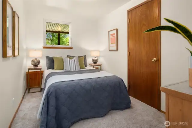 4th bedroom located on the lower level.