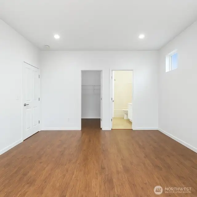 PRIMARY SUITE  Walk in closet  Attached bath