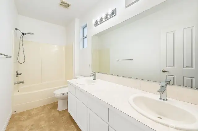 PRIMARY SUITE - Bath