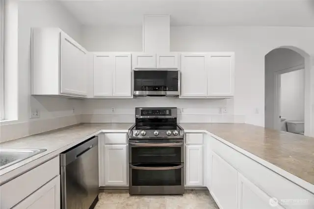 LG Stove / Stainless Samsung Dishwasher & Frig