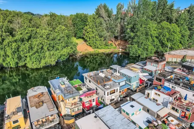 SAn unbeatable location—perfectly positioned in a protected, condo-owned slip along the open channel, offering both tranquility and stunning views in the heart of Lake Union.
