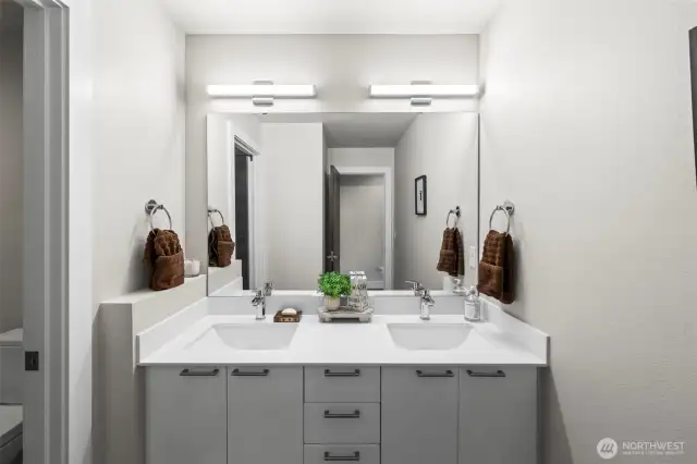 Upstairs full bath.