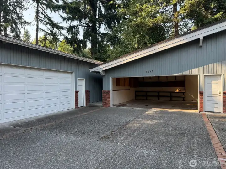 2 seperate garages