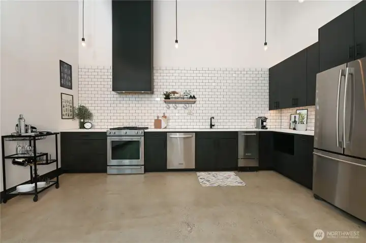 Kitchen (main floor)