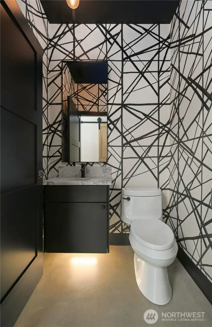 Guest 1/2 bathroom (main floor)