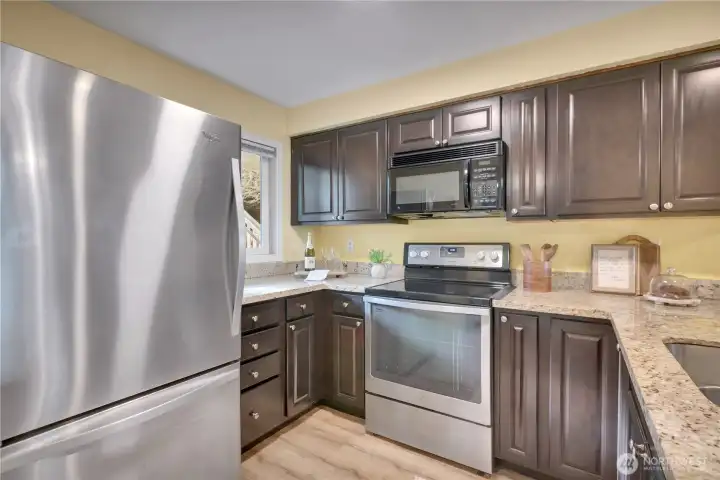 Bright kitchen and Grant counter tops all stainless steel appliances stay