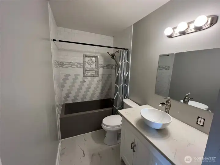 Unit 4 updated full bathroom