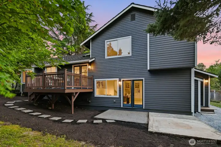 Spacious patio for additional an entertaining area
