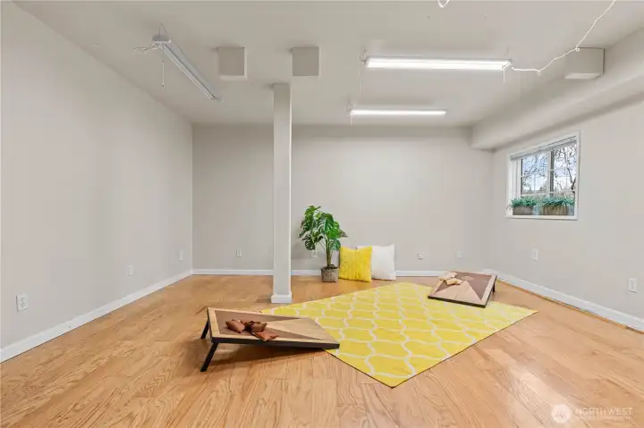 2 bays of garage coverted to office. Could be 4th bedroom