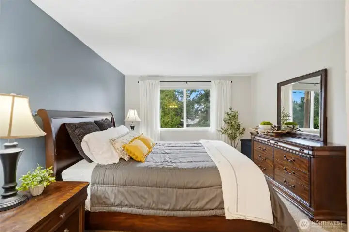 alternate primary bedroom