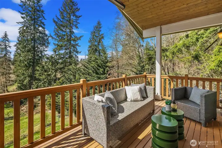 Deck off main level complete with Infra Heat Lamp.