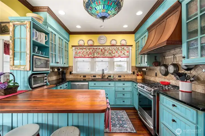 Classic fixtures, built-ins & copper sink...