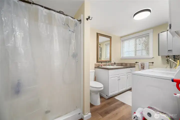 Lower level 3/4 bath w/full size washer and dryer...