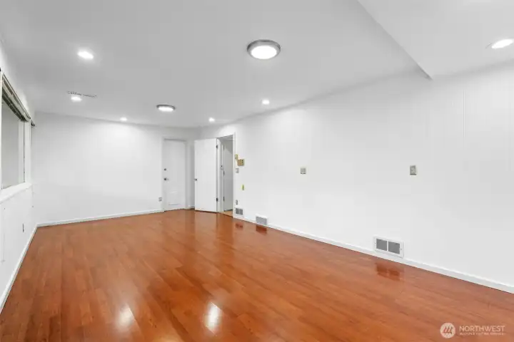 Generous bedroom / flex space