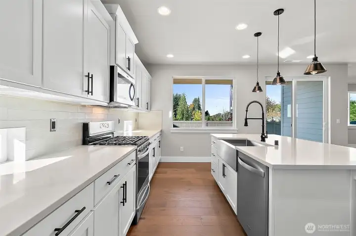 photos of another Plan 2665 built at a different Harbour Homes community. Details will vary.