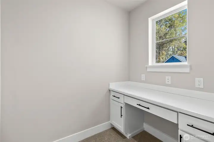 Bonus Room Tech Niche