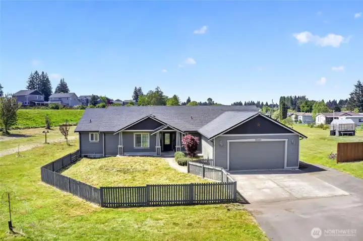 Front yard fencing to keep those pets in (or out)!