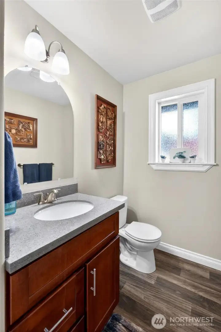 Guest 1/2 Bath off of the living room