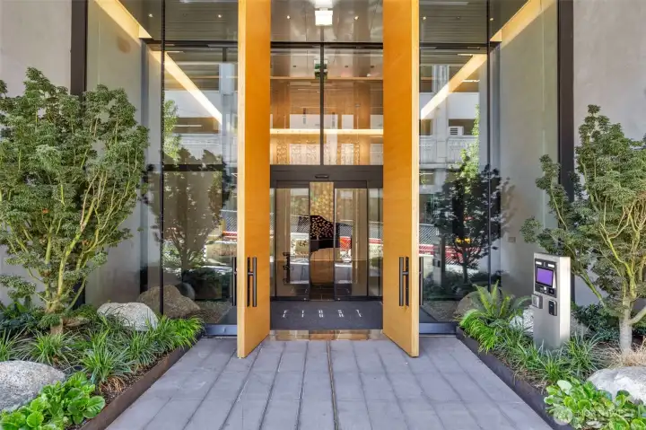 Grand entrance to lobby with 24 hour concierge.