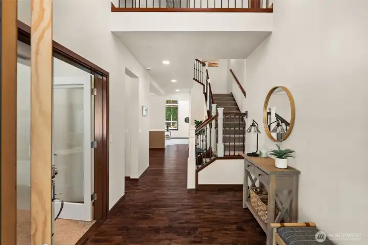 entry way with balcony